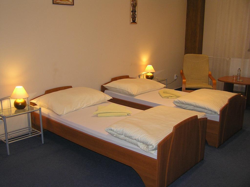 Hotel Slnecny Dvor Michalovce Ruang foto