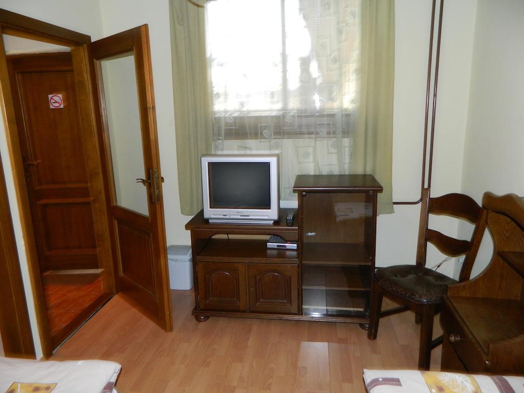 Hotel Slnecny Dvor Michalovce Ruang foto
