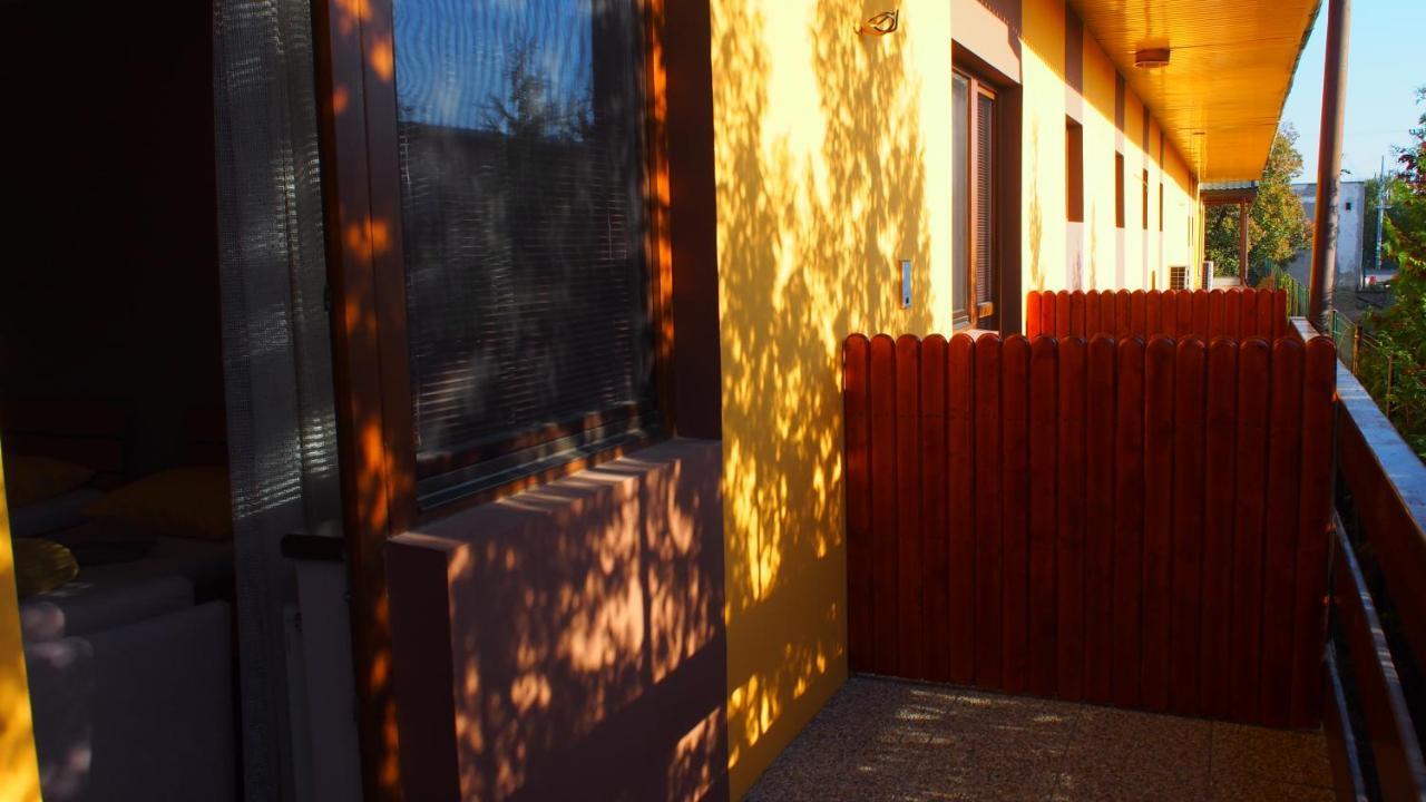 Hotel Slnecny Dvor Michalovce Bagian luar foto