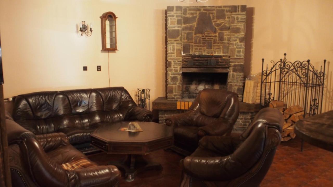 Hotel Slnecny Dvor Michalovce Bagian luar foto