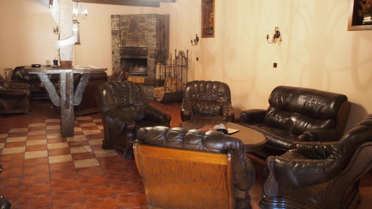 Hotel Slnecny Dvor Michalovce Bagian luar foto